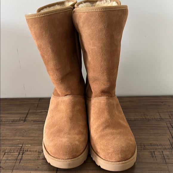 UGG Amie (Discontinued) Sheepskin Boots - Picture 4 of 16
